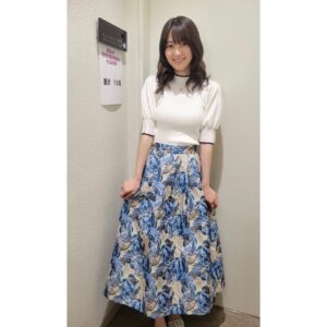 Rina Aizawa Instagram - 【おしらせ】
8月5日(金)夜8時はテレビ東京「強行犯係樋口顕」第4話の放送です！

そして、そのあと夜9時からは「所さんの学校では教えてくれないそこんトコロ」に出演致します。

続けてご覧になっていただけたら嬉しいです🌷

👗@emilychan_official
👡@dianashoespress
💍@hpfrance_official