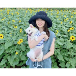 Rina Aizawa Instagram - 昨日、31歳になりました。
1年間あっという間ですね…‼︎
30歳のうちにグラビアをまたやらせていただいたことは私にとってとても良い経験になりました。

そしてドラマ「強行犯係樋口顕」もOA中ですので、引き続きよろしくお願い致します😊

皆さんのコメントにいつも元気をいただいています🌻
ありがとうございます💗

今年も犬ちゃんと平和に過ごしていきます🐶🤍笑