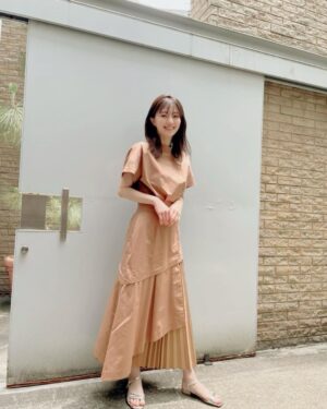 Rina Aizawa Instagram - テレビ東京 ※関東ローカル
『ほほおちゴハン！』に出演します🍴
7月9日(土)11時03分から😋
ぜひご覧ください〜！

👗@ELENDEEK_official
👡@dianashoespress
💍@ete_official