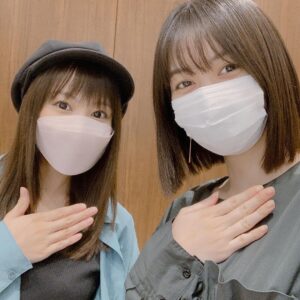 Rina Aizawa Instagram - 大好きな小池唯ちゃんと会ったよー🥰
ちょくちょく会うのに、一緒に写真撮るのいつも忘れちゃうのですが…ゆいゆいがTwitterを始めたということで忘れずに写真を撮りました👏😻

なんと‼︎
ゆいゆいがゴーオンイエローのポーズをしてくれました😆💛
かわいいー✨うれしー✨
そしてゴーカイピンクのポーズも💕
派手に参ります🎀‼︎