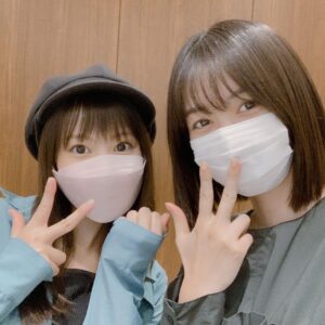 Rina Aizawa Instagram - 大好きな小池唯ちゃんと会ったよー🥰
ちょくちょく会うのに、一緒に写真撮るのいつも忘れちゃうのですが…ゆいゆいがTwitterを始めたということで忘れずに写真を撮りました👏😻

なんと‼︎
ゆいゆいがゴーオンイエローのポーズをしてくれました😆💛
かわいいー✨うれしー✨
そしてゴーカイピンクのポーズも💕
派手に参ります🎀‼︎