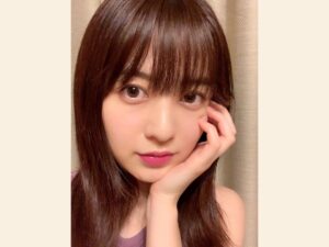 Rina Aizawa Instagram - 最近はずっとマスクをしているし、出番が少なくなったリップをおうちで塗ってみたよー💄