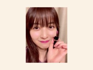 Rina Aizawa Instagram - 最近はずっとマスクをしているし、出番が少なくなったリップをおうちで塗ってみたよー💄