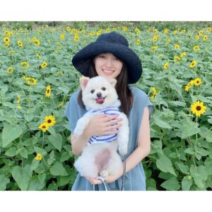 Rina Aizawa Instagram - 昨日、31歳になりました。
1年間あっという間ですね…‼︎
30歳のうちにグラビアをまたやらせていただいたことは私にとってとても良い経験になりました。

そしてドラマ「強行犯係樋口顕」もOA中ですので、引き続きよろしくお願い致します😊

皆さんのコメントにいつも元気をいただいています🌻
ありがとうございます💗

今年も犬ちゃんと平和に過ごしていきます🐶🤍笑