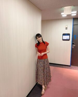 Rina Aizawa Instagram - フジテレビ『info中！』
本日6月25日(土)13時30分からのCMで流れるインフォマーシャルに出演しています。

👗@opaque.clip
👡@randa_pic
💍@starjewelry_press