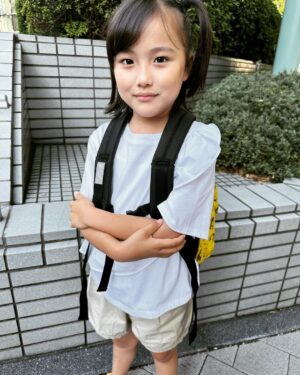 Ririsa Miyazaki Instagram - ばらかもん第5話いかがでしたか？
次回から新章スタートです！！

第1話〜第3話、第5話は
TVerで見逃し配信中！
FODは全話配信中です🌊

先生が東京でみたなるです！
いつもと少し服装が違うの気づきましたか？

#ばらかもん
#フジテレビ
#琴石なる役