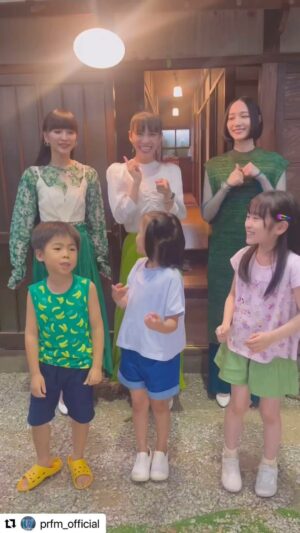 Ririsa Miyazaki Instagram - リポストさせていただきます☺︎
moonとPerfumeさんが大好きで毎朝音楽をかけて
踊っています💃
一緒に踊っていただきとても嬉しかったです！！
是非みなさんも踊ってみてください❤️

#Repost @prfm_official with @use.repost
・・・
🌕💃💃💃🕺💃💃🌕
陽菜ちゃんのアイドル性に胸キュン🫶🏻
なるの独創的なダンスが鬼クセ🤗
ケン太は最後まで1人踊り続ける大真面目🥰
みんな違ってみんな良い🥳
#ばらかもん#prfm #Moo nDanceCallenge