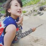 Ririsa Miyazaki Instagram - 五島列島での思い出🌊 海がとっても綺麗で貝殻さがしなどしました🐚 次回はもう7話です！！ 楽しく撮影しています。是非第7話もみてください☺︎ 第1話〜第3話、第6話は TVerで見逃し配信中！ FODは全話配信中です🌊 #ばらかもん #五島列島 #夏の思い出