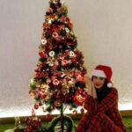 Ritika Badiani Instagram – We Wish You A Merry Christmas 🎄🎁❤️ 

#RitsBadiani #RitikaBadiani #Richy #MerryChristmas #ChristmasTree #Dog #Santa