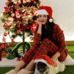 Ritika Badiani Instagram – We Wish You A Merry Christmas 🎄🎁❤️ 

#RitsBadiani #RitikaBadiani #Richy #MerryChristmas #ChristmasTree #Dog #Santa