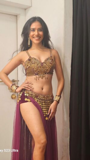 Riyaa Subodh Instagram - 31st special . 💥  #showtime #srilanka 
.
.
.
#stageperformance #31stnight #happyme #dancer #performer #actor #model #indian #ootd #ootdfashion #thankyougod