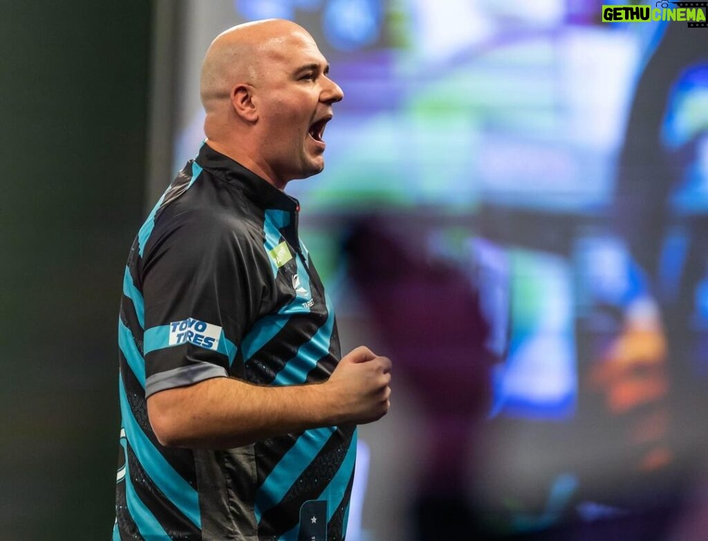 Rob Cross Instagram - Job done. Jonny wasn’t at his best today but I was ruthless and I’m pleased with that. Onto the next one and we keep building. ⚡ @targetdarts @NamosSolutions @pwrbyfluidity @scott_rbs 📸 @_taylorlanningphotography_