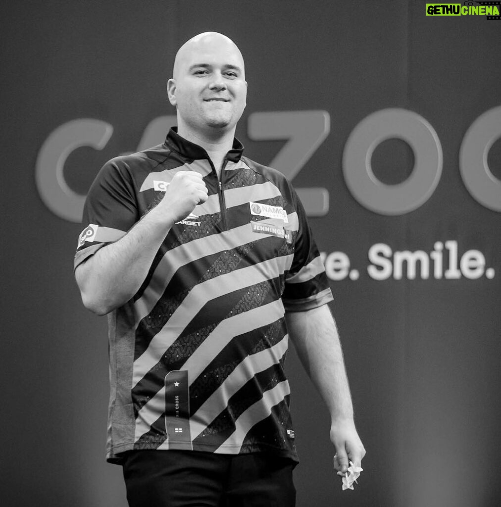 Rob Cross Instagram - Back on stage for the Interwetten European Darts Matchplay in Trier. Had a mini break with the family after the World Cup. Now it’s back to work. Feel ready to do some damage! ⚡ @targetdarts @NamosSolutions @jenningsbetinfo @scott_rbs 📸 @_taylorlanningphotography_