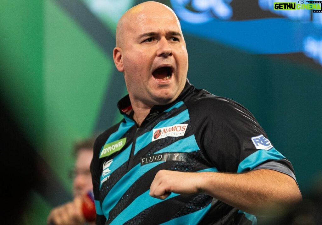 Rob Cross Instagram - Happy to be into the next round. Jeffrey gave me a tough tie and now I need to find more levels. The fans were amazing today. Onto the next one. ⚡ @targetdarts @NamosSolutions @pwrbyfluidity @scott_rbs 📸 @_taylorlanningphotography_