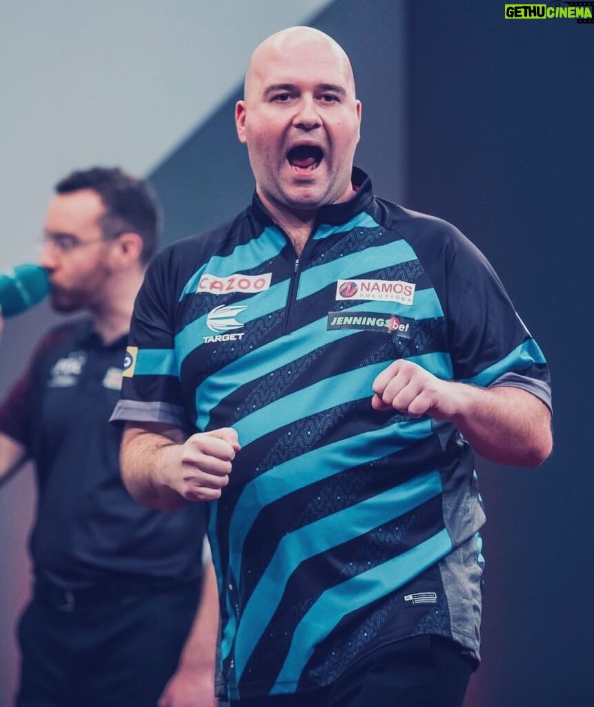 Rob Cross Instagram - On Players Championship duty this weekend. I’ve drawn Owen Rowlofs in my first match. Good to be playing in the UK for a change! Thanks for the continual support. Means a lot ⚡ @targetdarts @NamosSolutions @jenningsbetinfo @scott_rbs 📸 @_taylorlanningphotography_