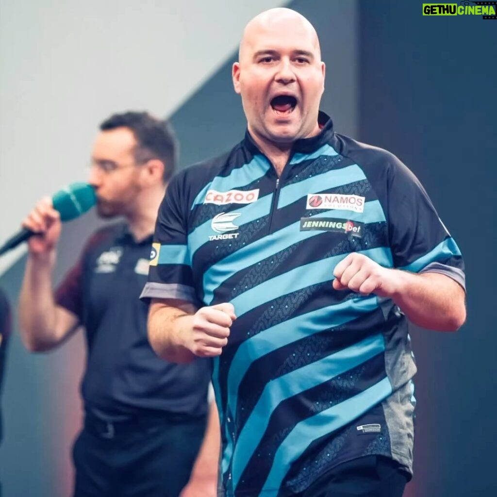 Rob Cross Instagram - Back on stage today at the Blåkläder Belgian Darts Open. I play Stefan Bellmont this afternoon. Need to get a few wins this weekend 💪 Thanks for the support, means a lot ⚡ @targetdarts @NamosSolutions @jenningsbetinfo @scott_rbs 📸 @_taylorlanningphotography_