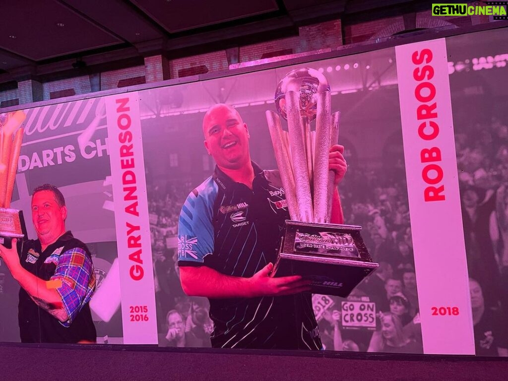 Rob Cross Instagram - Loving the new decor at the Ally Pally⚡ Can’t wait to get back…