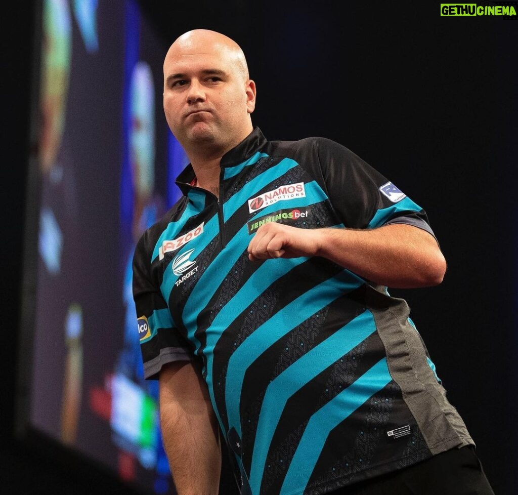 Rob Cross Instagram - A few images from last night’s match by @_taylorlanningphotography_ …I next play Michael Smith on Wednesday night. A big day of prep ahead! @targetdarts @NamosSolutions @jenningsbetinfo @scott_rbs