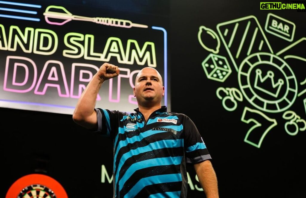 Rob Cross Instagram - Job done again ✅ Big day ahead and feeling fresh. Thanks for the brilliant support tonight. ⚡ @targetdarts @NamosSolutions @pwrbyfluidity @scott_rbs 📸 @_taylorlanningphotography_
