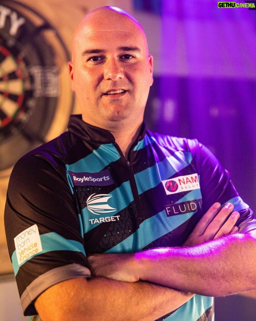 Rob Cross Instagram - Wolverhampton here we come… I have been drawn to face Michael van Gerwen, Martijn Kleermaker and Fallon Sherrock in Group G of the Grand Slam of Darts. See you at the weekend! @targetdarts @NamosSolutions @pwrbyfluidity @scott_rbs ⚡⚡⚡