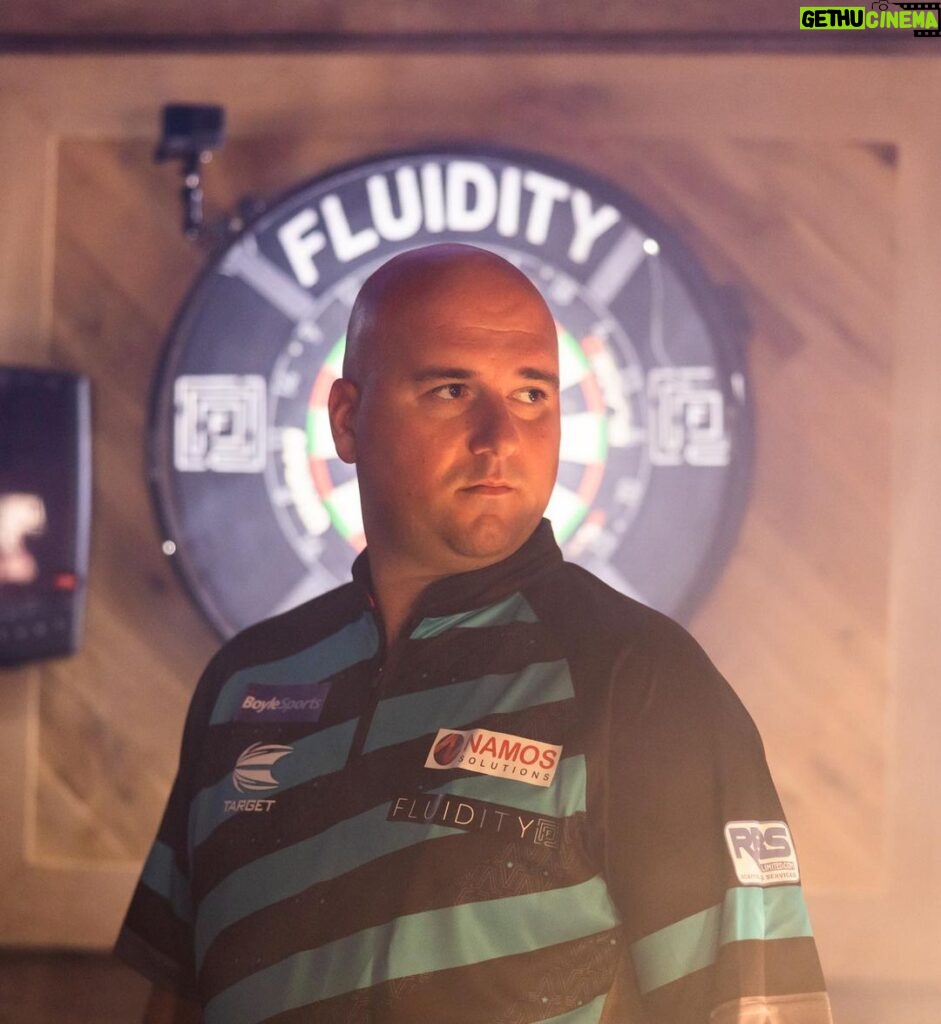 Rob Cross Instagram - 𝘼 𝙣𝙚𝙬 𝙚𝙧𝙖 𝙬𝙞𝙩𝙝 𝙁𝙇𝙐𝙄𝘿𝙄𝙏𝙔…⚡ I am very proud to welcome this brilliant company to the Rob Cross team. It’s exciting to form what will be a very successful partnership with @pwrbyfluidity. 🔗fluidity.uk.com Here we go!