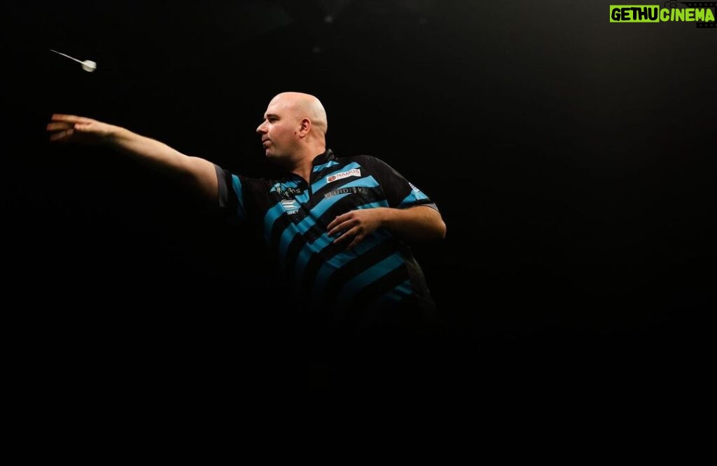Rob Cross Instagram - Job done again ✅ Big day ahead and feeling fresh. Thanks for the brilliant support tonight. ⚡ @targetdarts @NamosSolutions @pwrbyfluidity @scott_rbs 📸 @_taylorlanningphotography_