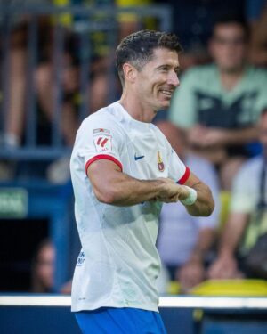 Robert Lewandowski Instagram - What a win 😎💪🏻
+3 points @fcbarcelona