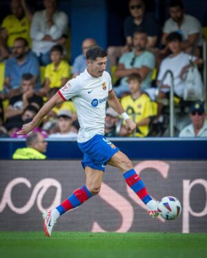 Robert Lewandowski Instagram - What a win 😎💪🏻
+3 points @fcbarcelona