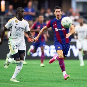 Robert Lewandowski Instagram - First El Clasico of the season ⚽️⚽️⚽️

@fcbarcelona