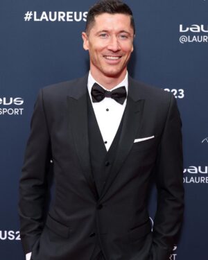 Robert Lewandowski Instagram - This evening, I had a great honour to present The Laureus World Sports Award in Sport for Good category. 
Let’s keep in mind Nelson Mandela words „Sport can create hope” 
Congratulations TEAM UP! You are doing an amazing work!
@laureussport 
#laureus23