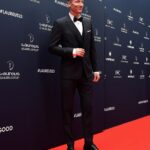 Robert Lewandowski Instagram - This evening, I had a great honour to present The Laureus World Sports Award in Sport for Good category. Let’s keep in mind Nelson Mandela words „Sport can create hope” Congratulations TEAM UP! You are doing an amazing work! @laureussport #laureus23
