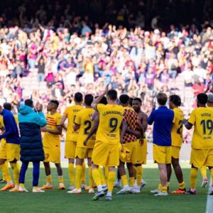 Robert Lewandowski Instagram - +3 points! 
Feliç diada de Sant Jordi!🌹📚

@fcbarcelona