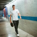 Robert Lewandowski Instagram - +3 points! Feliç diada de Sant Jordi!🌹📚 @fcbarcelona