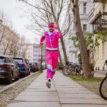 Robin Blase Instagram - #Werbung Ich trage beim Training immer geile Outfits damit die Leute nicht eingeschüchtert sind von meinen monströs großen Muskeln. Dafür sind sie dann eingeschüchtert von meinem Style. Was ich da mache, werde ich oft gefragt. AeROBic natürlich. Die beste Sportart. Dafür braucht man gute Musik. Und die kommt aus meinen EAH-AZ60 True Wireless In-Ear Kopfhörern von @technics_global . High-End Audioqualität wenn ich Pump Up The Jam auf Repeat höhre. #technics #panasonic #panasonicdeutschland #az60 @panasonic_de