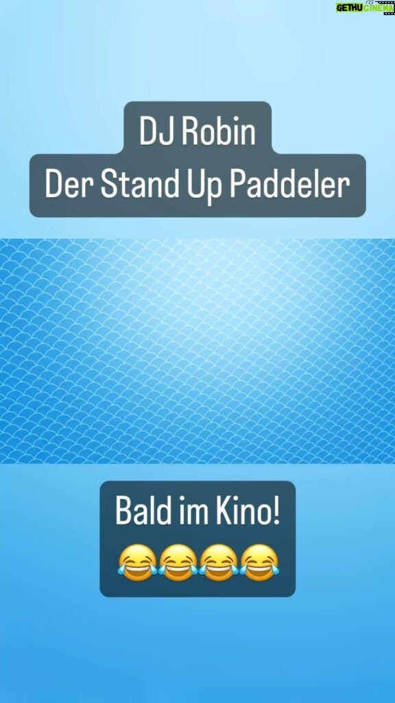 Robin Leutner Instagram - Danke @djchrismen für nichts! 😂😂😂 Wer von euch kanns mindestens genauso gut wie ich? 😂 #sup #standuppaddle #djrobin #mallorca #sea #mittelmeer