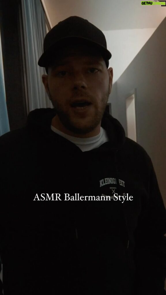 Robin Leutner Instagram - Ihr wolltet es so! 🎥 @maximilianj_ #asmr #ballermann