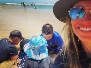Rodger Corser Instagram - Great start to the year with family and friends...and I still have the longest run-up in #caravanparkcricket history!! #byron #surf #sand #kids @ingeniaholidays #ingeniaholidaysbyronbay #ingeniaholidays