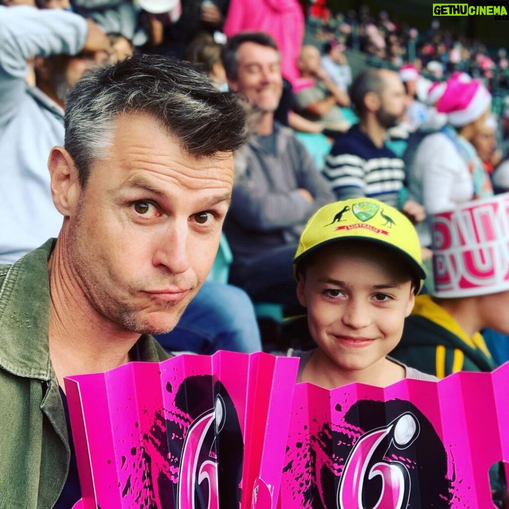 Rodger Corser Instagram - @ramsgate_rsl CC invade the #scg for #smashemsixers #sydneysixers v @heatbbl ...just need to get Lynn out!! What a freak... Sydney Cricket Ground (SCG)