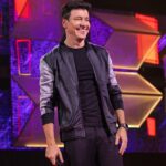 Rodrigo Faro Instagram – Será que eu sou feliz no palco??!?!Obrigado por me receberem nas suas casas todo Domingo!!! @recordtvoficial @cantacomigoteen23 @horadofaro @chahestianphoto