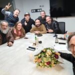 Rodrigo González Instagram - Gracias gracias gracias por la oportunidad de poder volver a actuar. La vida es una rueda hermosa. Un placer esta primera reunión donde compartimos los planes del proyecto @robinsoneslaserie Halagado de que @tharsismarcos hayas confiado en mí como actor. Feliz de volver a compartir ser con mis queridos @juliofo @claudioolatet @tatodubo y de conocerles a ustedes, tremendos colegas. Gracias por venir a Chile a crear este sueño que se llama Robinsones, @asierh e @itziarituno Que tengamos un lindo viaje!!! #serie #actuar #soñado