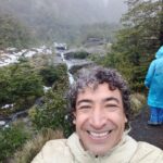 Rodrigo González Instagram - Hace 5 días en el árido desierto, trabajando. Ahora en la generosa tierra de la región de la Araucanía. Gracias teatro por conocer mi lindo Chile. #norte #surdechile #chile
