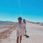 Rodrigo González Instagram - Hace 5 días en el árido desierto, trabajando. Ahora en la generosa tierra de la región de la Araucanía. Gracias teatro por conocer mi lindo Chile. #norte #surdechile #chile