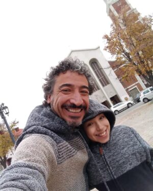 Rodrigo González Instagram - Luego de un Finde ensayando la obra de teatro, volvimos a Santiago pero antes pasamos por Talca. Quería que el Santi conociera la ciudad donde muchas veces veranie a su edad en casa de unos tíos. Fue loco acordarme de esos años, abrazado a el. #loamo❤️
