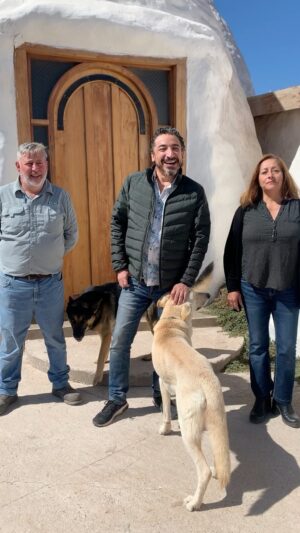 Rodrigo González Instagram - Hermoso Lugar en la 4ta región, en Tongoicillo , salida de Guanaqueros 
Una construcción única, donde cada espacio es un domo ! 
Arriendos de Cabañas , sigan a @ecodomos_superadobe