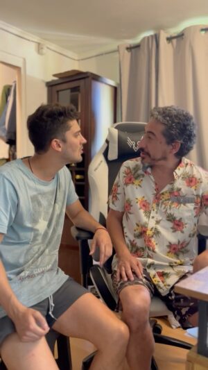Rodrigo González Instagram - Cuando tu papá es barsa
#teleserie #humor #chile
