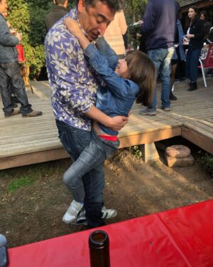 Rodrigo González Instagram - Mi todo, mi luz, mi vida. Te amo con la fuerza de mil mares e infinitos soles. Gracias por elegirme como tú papá! Hace 11 años llegaste a nuestras vidas! Feliz cumpleaños Santi de mi amor! Toda la luz para ti, mi papita! #teamo❤️