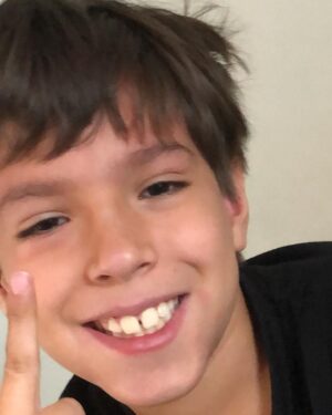 Rodrigo González Instagram - Mi todo, mi luz, mi vida. Te amo con la fuerza de mil mares e infinitos soles. Gracias por elegirme como tú papá! Hace 11 años llegaste a nuestras vidas! Feliz cumpleaños Santi de mi amor! Toda la luz para ti, mi papita! #teamo❤️