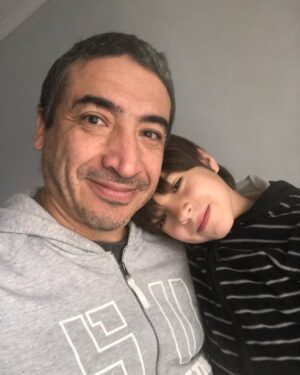 Rodrigo González Instagram - Mi todo, mi luz, mi vida. Te amo con la fuerza de mil mares e infinitos soles. Gracias por elegirme como tú papá! Hace 11 años llegaste a nuestras vidas! Feliz cumpleaños Santi de mi amor! Toda la luz para ti, mi papita! #teamo❤️