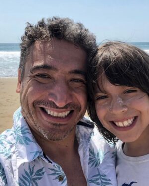 Rodrigo González Instagram - Mi todo, mi luz, mi vida. Te amo con la fuerza de mil mares e infinitos soles. Gracias por elegirme como tú papá! Hace 11 años llegaste a nuestras vidas! Feliz cumpleaños Santi de mi amor! Toda la luz para ti, mi papita! #teamo❤️