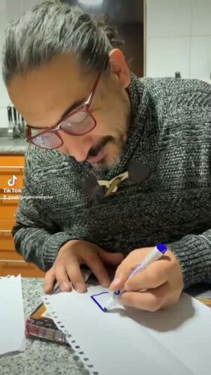 Rodrigo González Instagram - Artatak con el tío Rodrigo y la tia caro. Pa que lo hagan en sus casitas! Como quedaron?